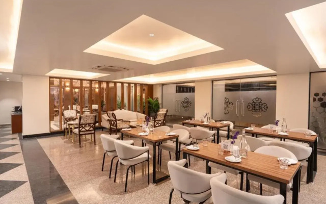 Foxtrail, Sector 42 - AM Hotel Kollection