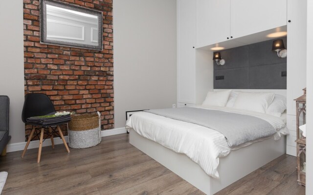 Comfy Studio Chodkiewicza by Renters