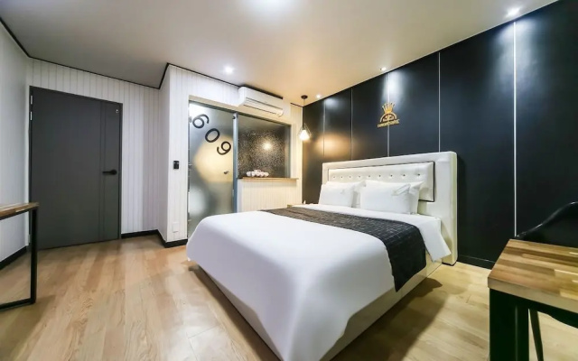 Luxury Motel