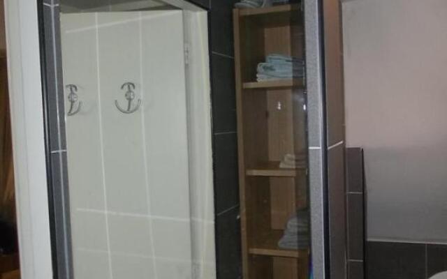 Apartment + Studios Insulinde