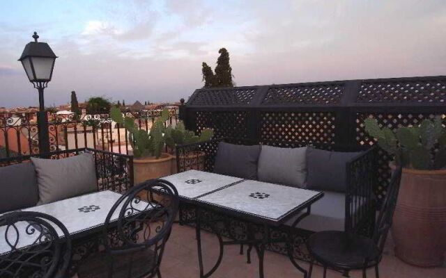 Riad Bazaar Cafe
