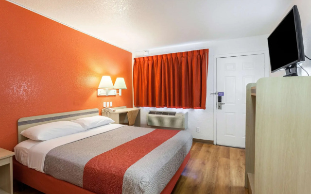 Motel 6 Sacramento, CA - Downtown
