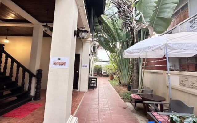 Y Not Lao Villa