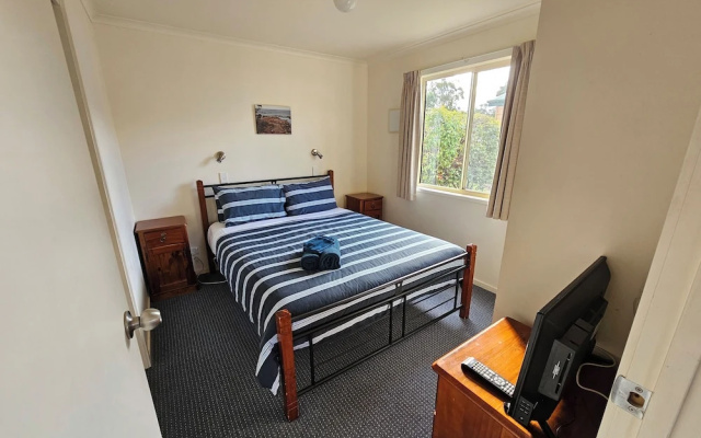 Snug Beach Cabin And Caravan Park – Guest Rooms – West Hobart