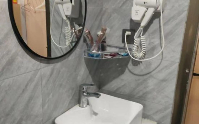 Home Inn Huaxuan Collection Hotel (Guangzhou Railway Station Clocks and Watches City)