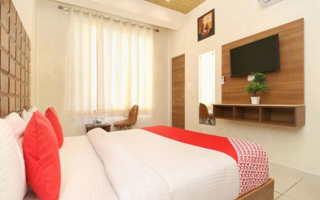 OYO 28142 Hotel Sharrytel