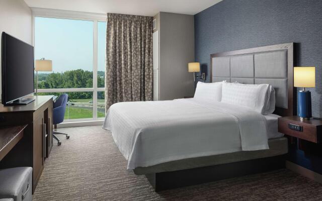 Hampton Inn & Suites Teaneck Glenpointe