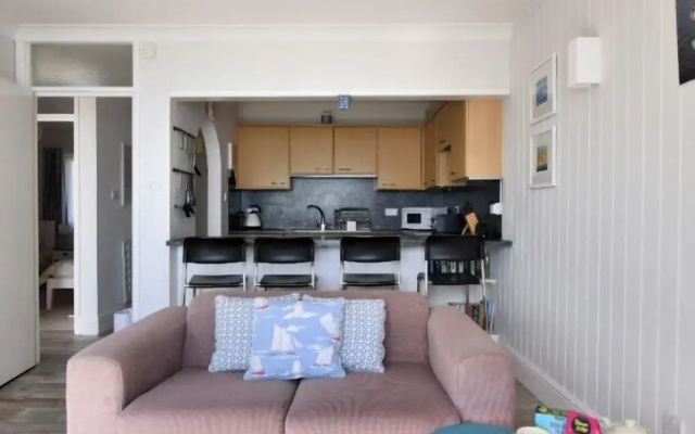 9 Bay View Court
