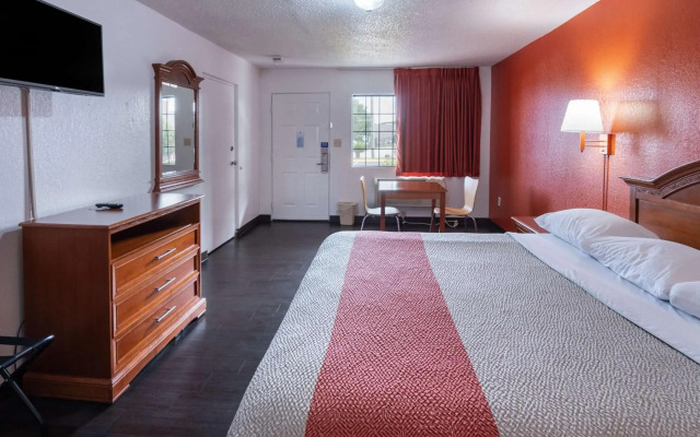 Motel 6 Montgomery, AL - Coliseum