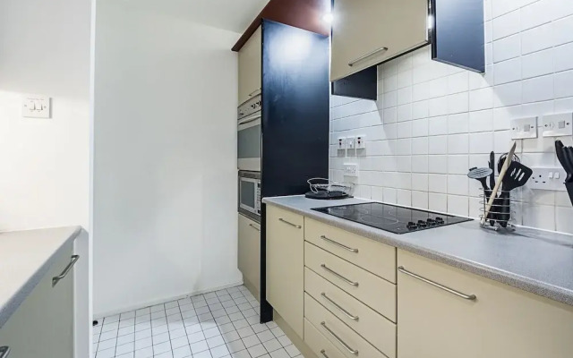 Deluxe Kensington Apartment With Balcony