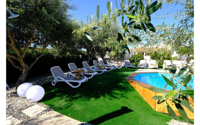 Tenuta con due Abitazioni Indipendenti e Piscina