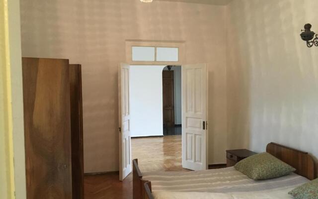 House Ana Kalandadze 31