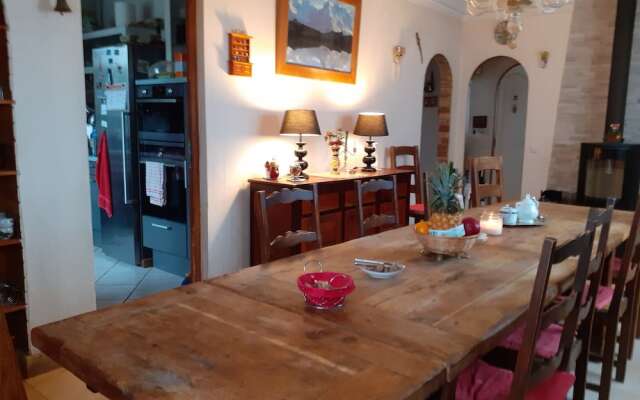 Chambre dans une maison pleine de vie