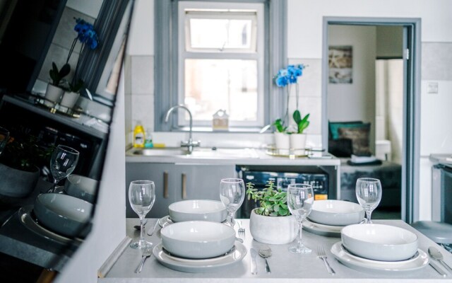 Stay With Empire - Tyldesley Rd