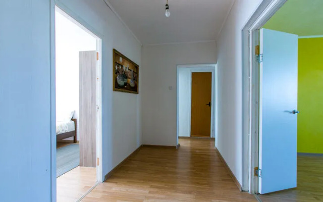 Good Afternoon on avenue Flotskij, bld. 1