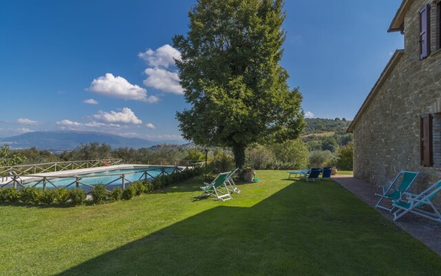 6 Bedrooms Umbrian farmhouse