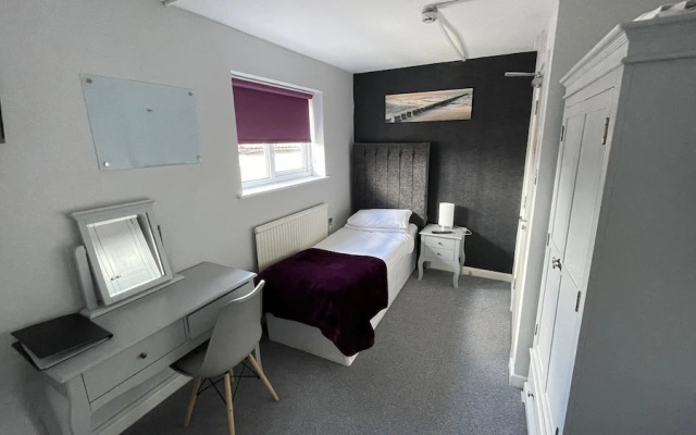 Hare & Barrel Hotel