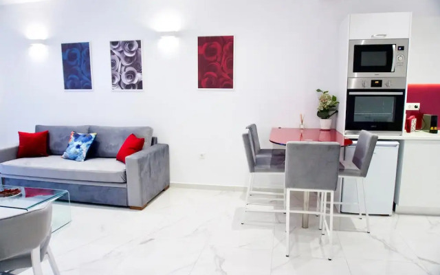 Sophisticated Modern Apt in Athens