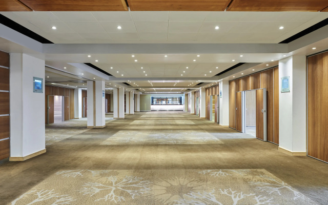 Novotel London West