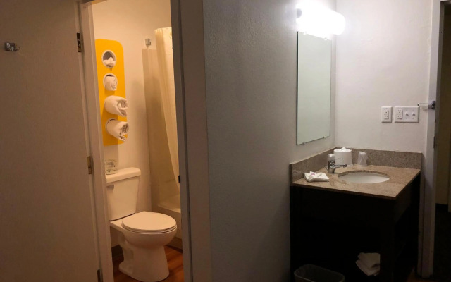 Motel 6 La Crosse, WI