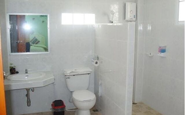 Tanaosri & Creekside Resort