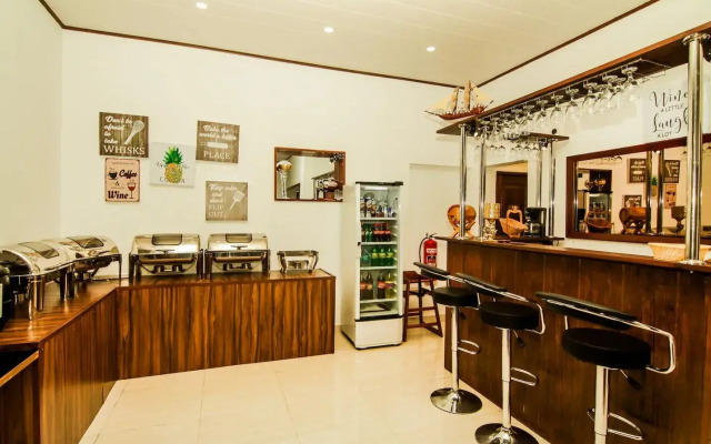 OYO 124 Clove Transit Hotel