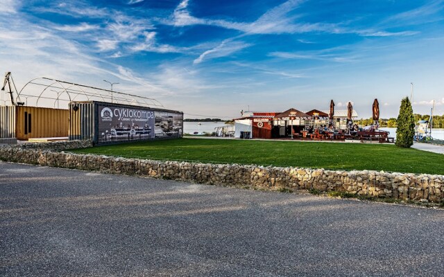 Yachter Club Modra Cajka