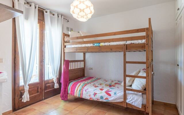 Charming Holiday Home in Empuriabrava With Pool