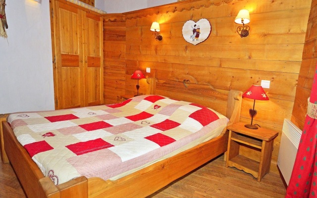 Charming Chalet in Champagny-en-vanoise Near Ski Area