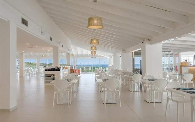 Fergus Style Carema Beach