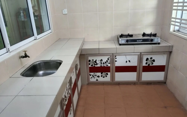 OYO 90228 D'Anjung Villa