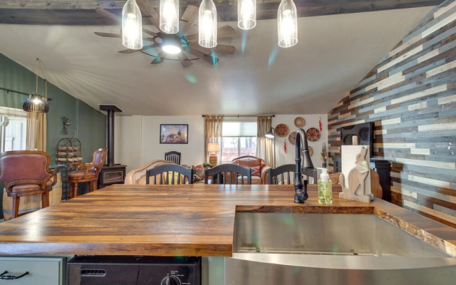 Peaceful Pinetop Hideaway w/ Yard - Dog Friendly!