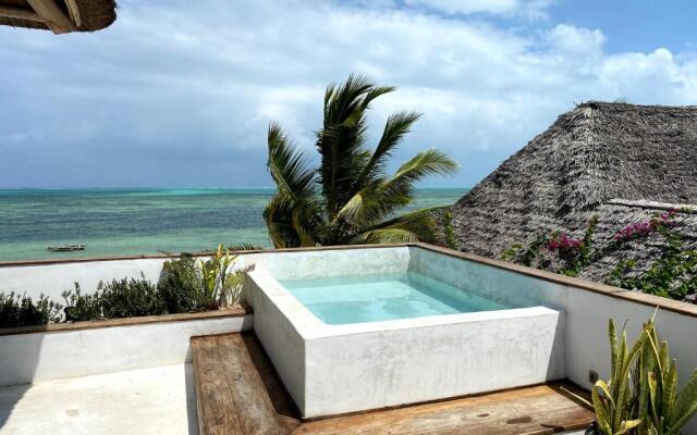 Joya' Beach Suites & Villa