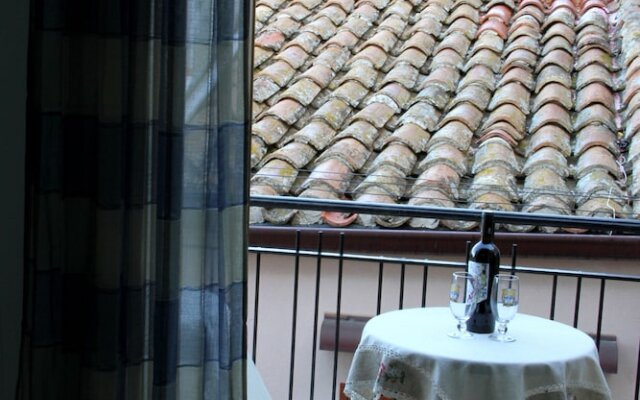 Typical Sicilian one Bedroom Apartment in the Heart of the Historic Center