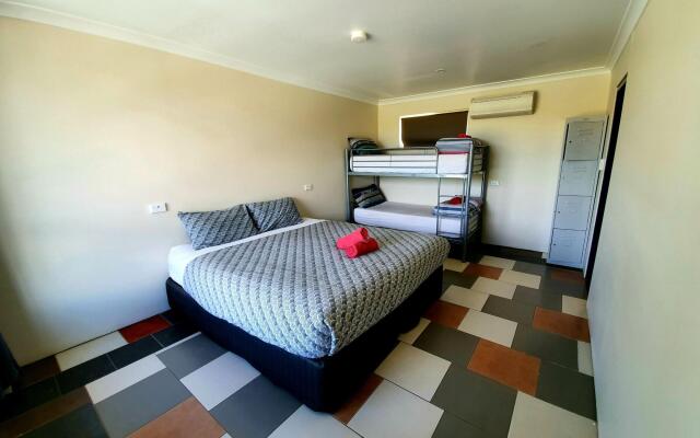 Jump Inn Alice Budget Accommodation