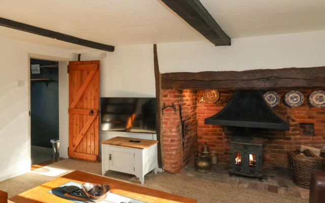 2 Greensleeves, Benhall