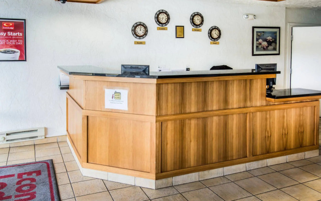Econo Lodge Inn & Suites Spokane