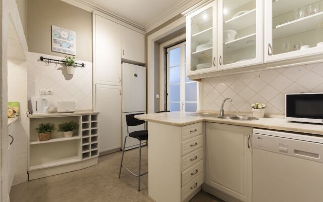 Trendy & Lightful Apartment