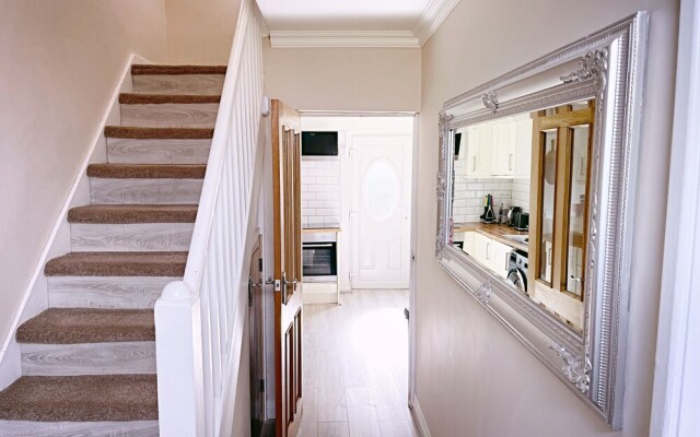 Entire 3-bedroom Home in Oldham - Guest House