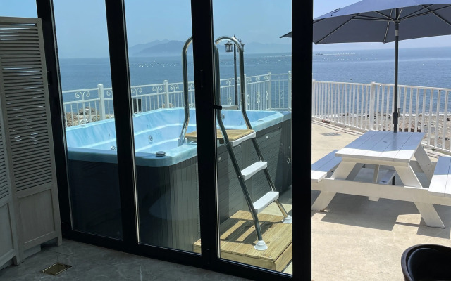 Lim Sea Side Poolvilla Pension