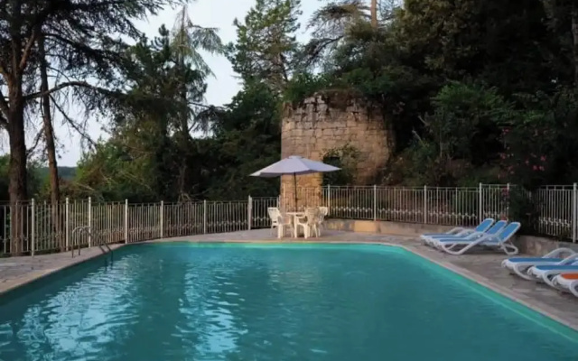 Stay at the Chateau- Studio 2P- With Pool and Park