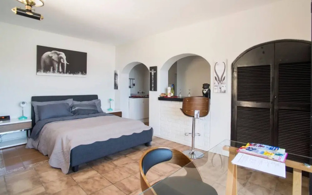 Camps Bay - Independent Studio Flat