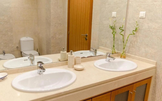 Welcome to Lisbon's Spacious Hidden