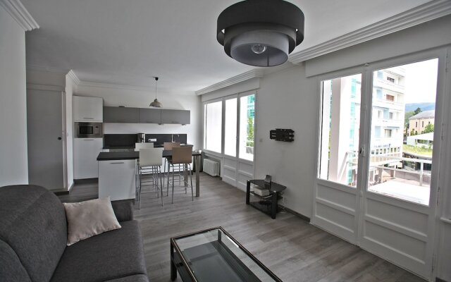 Annecy downtown, big one bedroom apartment