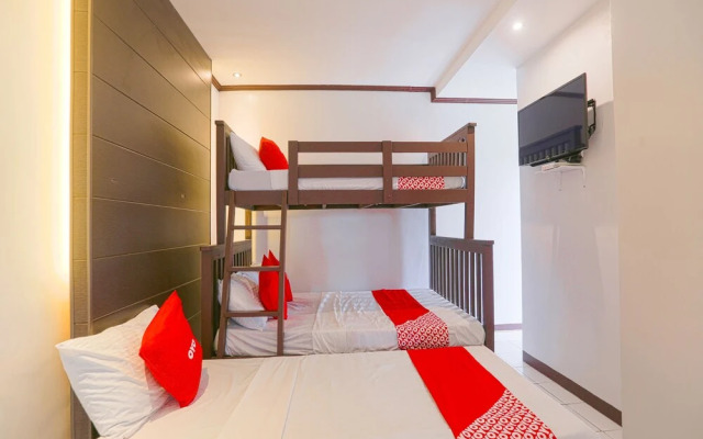 OYO 759 Royal South Garden Suites