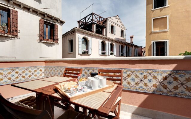 Santo Stefano Accademia Apartment Venice