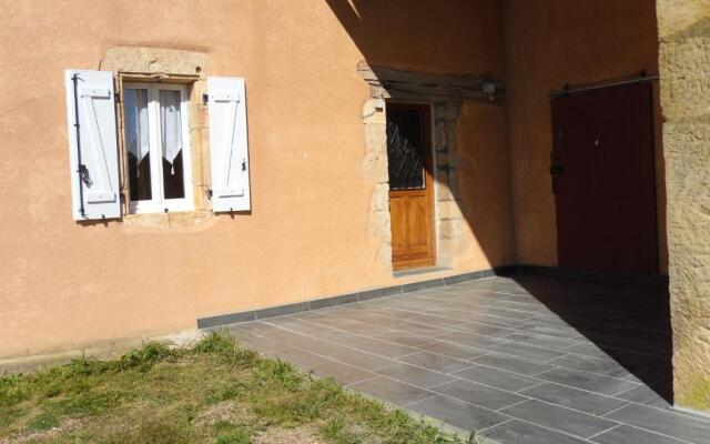 Maison de 3 chambres avec piscine privee jardin et wifi a Puycelsi