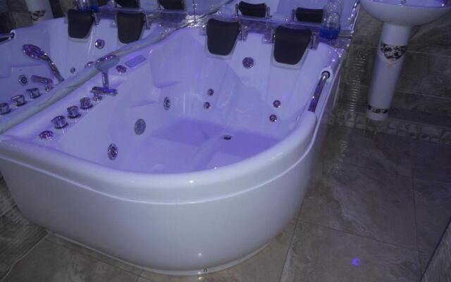 Gold Crown international Hotel