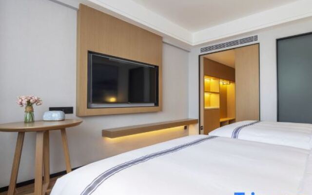 Zhengzhou Xinyang Lingrui Building Hotel (Provincial People's Hospital Metro Station)