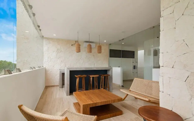 1 Br LX Amenities Prime Location